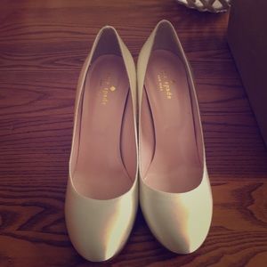 Kate Spade New York Karolina ivory/ gold heel